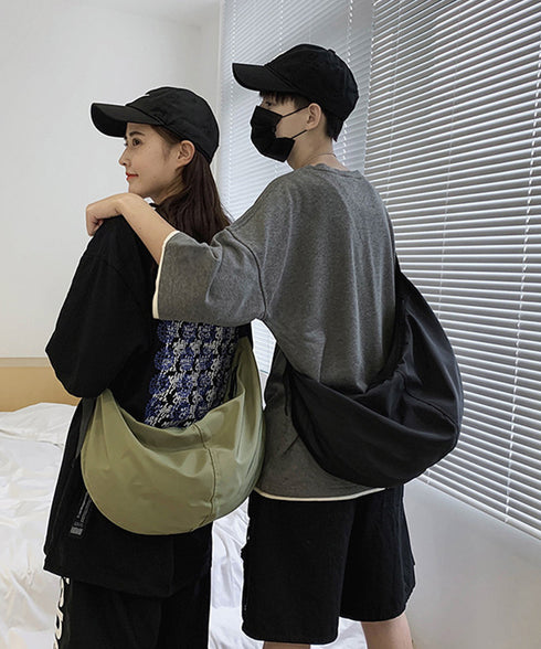 ワンショルダーバッグ大容量 ユニセックス カジュアル ショルダーバッグ 斜め掛け かばん 男女兼用 肩掛けカバン 軽い 通学バッグ シンプル ナイロンバッグ 旅行 88CXH-098